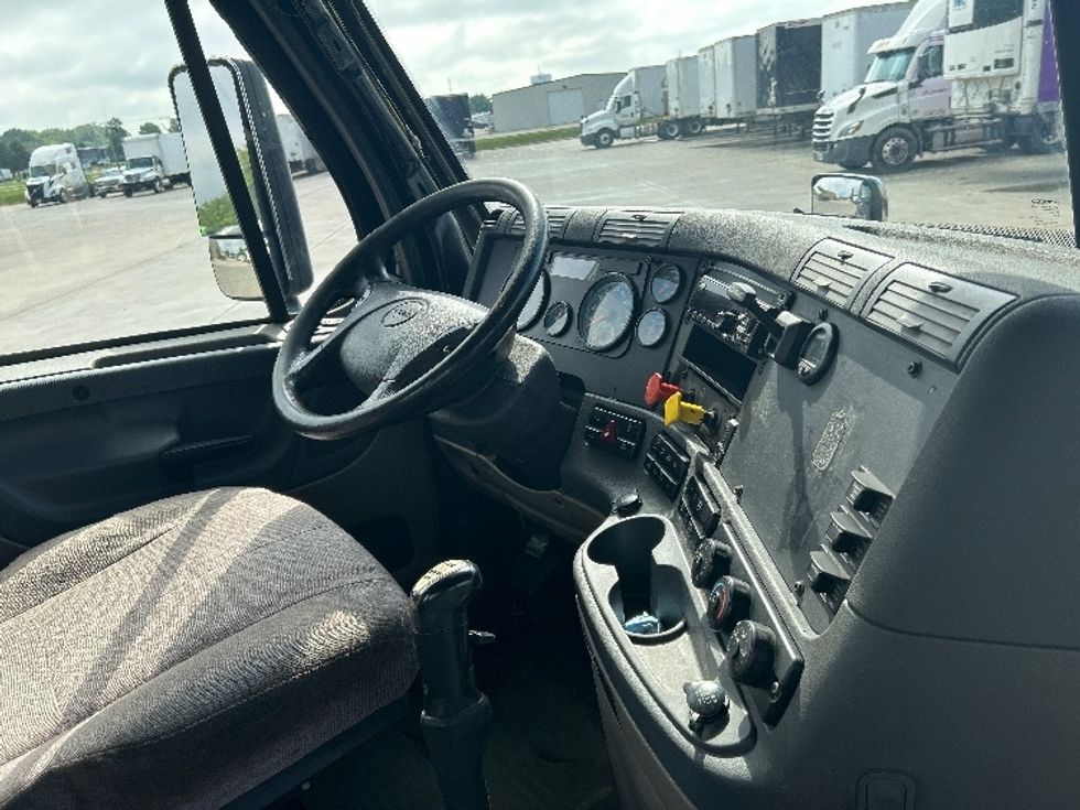 Day Cab Tractor-Heavy Duty Tractors-Freightliner-2019-Cascadia 12564ST-Goshen-IN-157,724\n\t\tmiles-$ 41,500 - Image 14