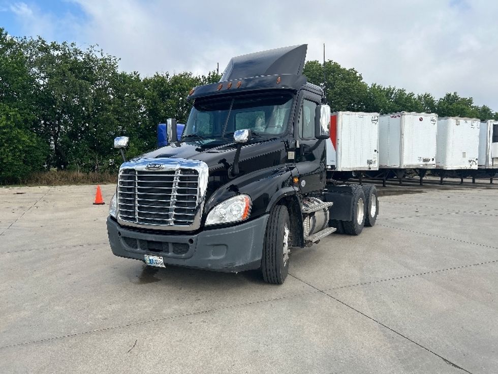 Day Cab Tractor-Heavy Duty Tractors-Freightliner-2019-Cascadia 12564ST-Goshen-IN-157,724\n\t\tmiles-$ 41,500 - Image 3