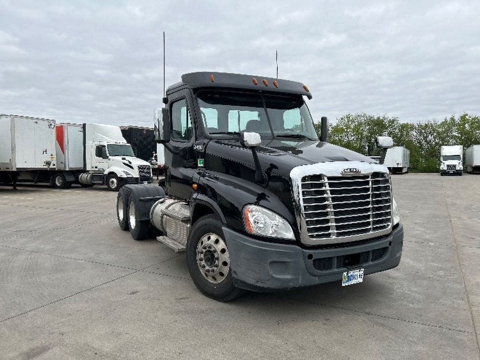 Day Cab Tractor-Heavy Duty Tractors-Freightliner-2019-Cascadia 12564ST-Goshen-IN-171,319\n\t\tmiles-$ 41,500 - Image 1