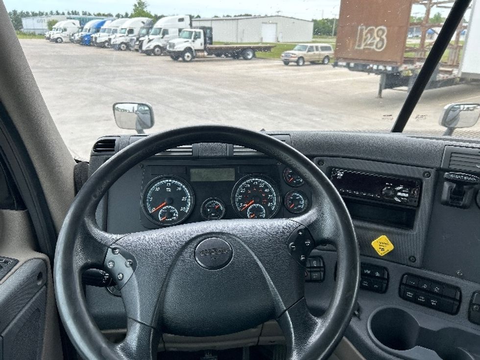 Day Cab Tractor-Heavy Duty Tractors-Freightliner-2019-Cascadia 12564ST-Goshen-IN-171,319\n\t\tmiles-$ 41,500 - Image 11