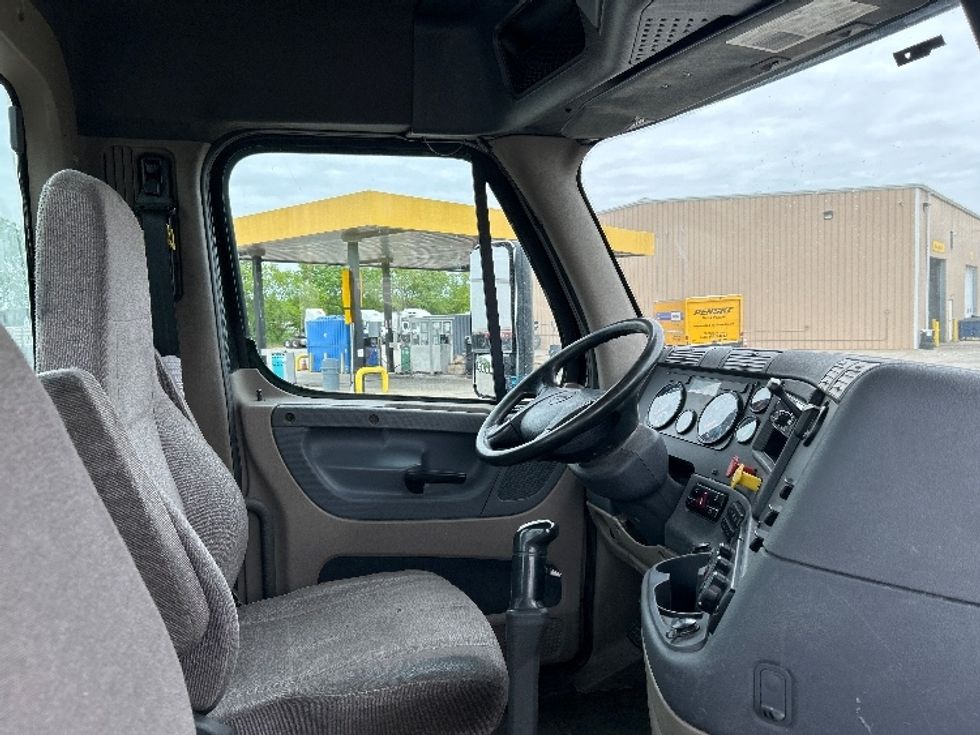 Day Cab Tractor-Heavy Duty Tractors-Freightliner-2019-Cascadia 12564ST-Goshen-IN-171,319\n\t\tmiles-$ 41,500 - Image 14
