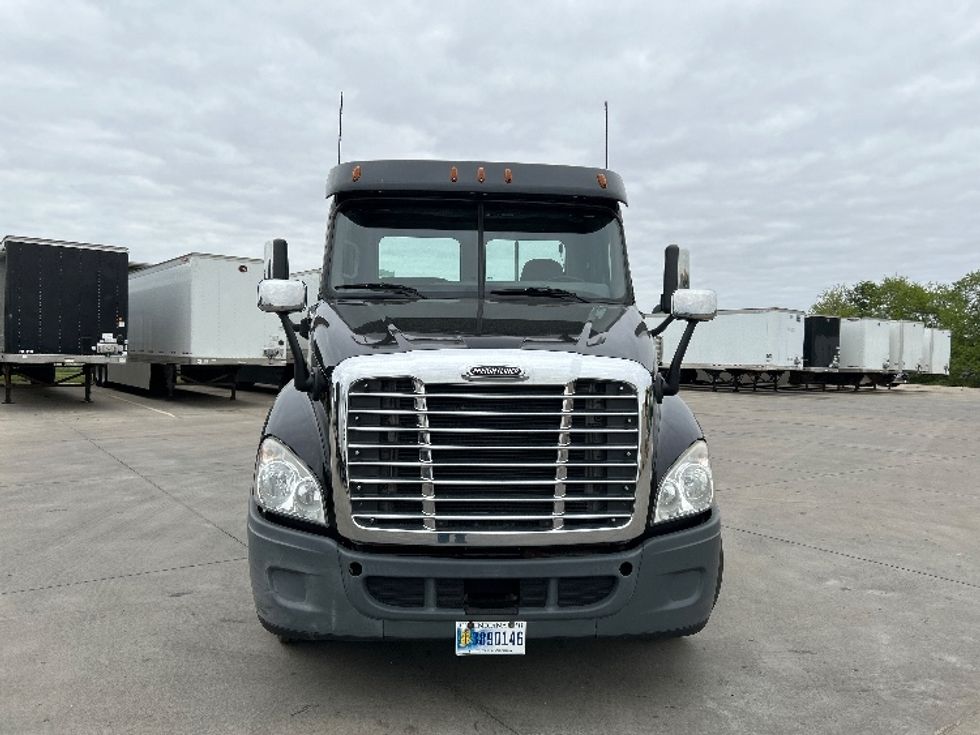 Day Cab Tractor-Heavy Duty Tractors-Freightliner-2019-Cascadia 12564ST-Goshen-IN-171,319\n\t\tmiles-$ 41,500 - Image 2