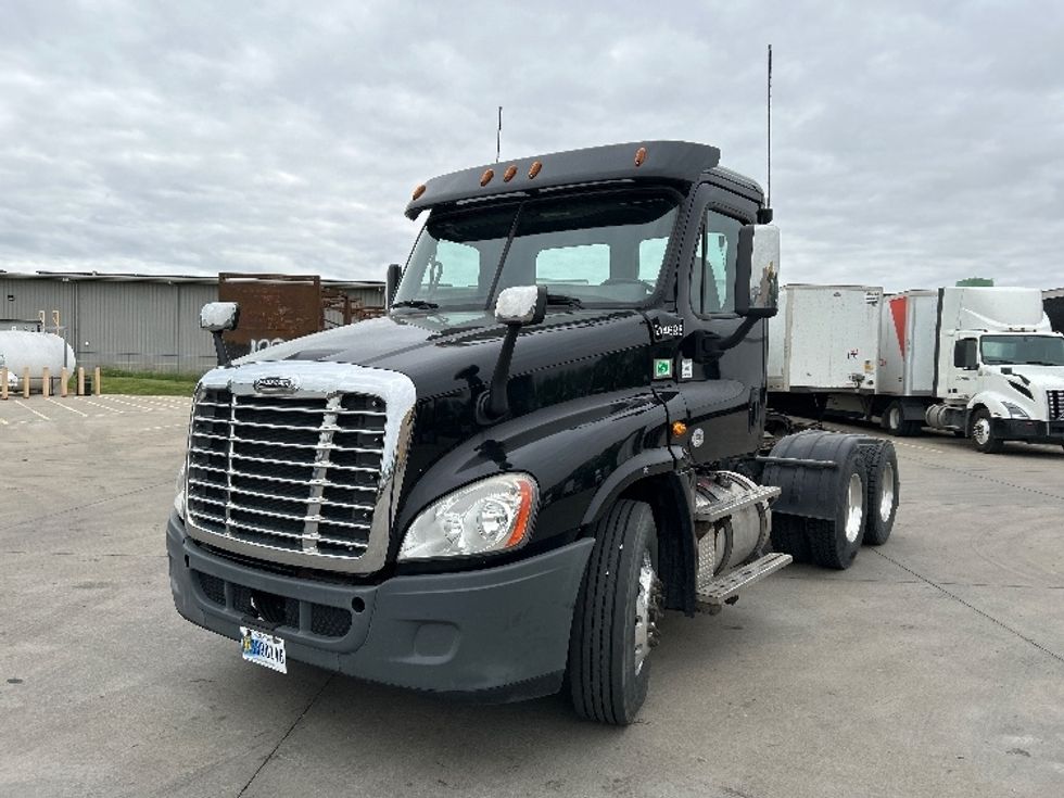 Day Cab Tractor-Heavy Duty Tractors-Freightliner-2019-Cascadia 12564ST-Goshen-IN-171,319\n\t\tmiles-$ 41,500 - Image 3