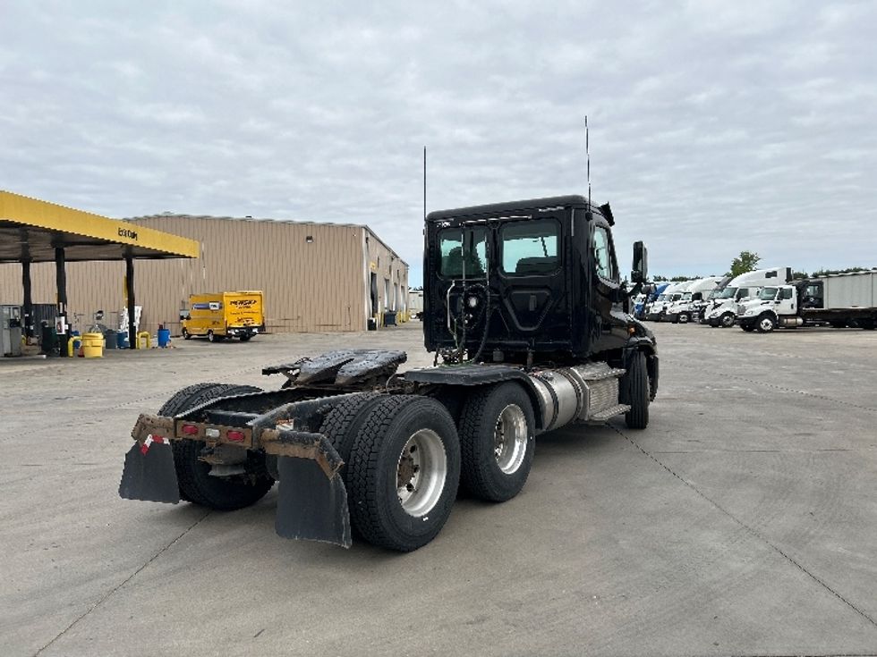 Day Cab Tractor-Heavy Duty Tractors-Freightliner-2019-Cascadia 12564ST-Goshen-IN-171,319\n\t\tmiles-$ 41,500 - Image 7
