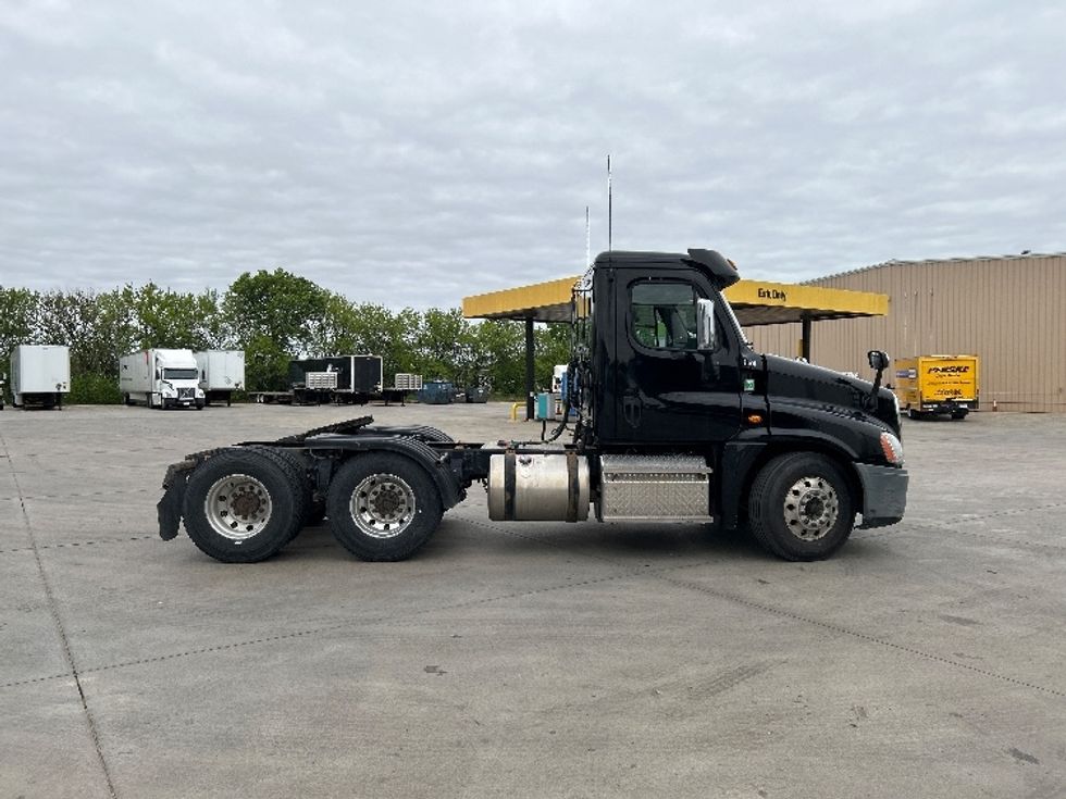 Day Cab Tractor-Heavy Duty Tractors-Freightliner-2019-Cascadia 12564ST-Goshen-IN-171,319\n\t\tmiles-$ 41,500 - Image 8