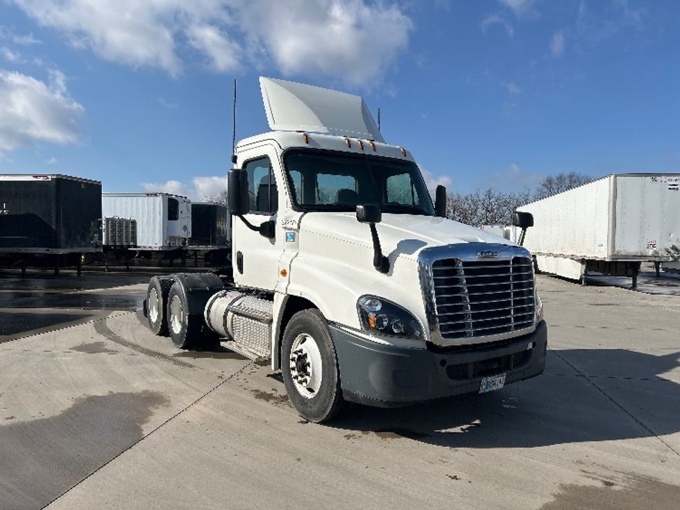 Day Cab Tractor-Heavy Duty Tractors-Freightliner-2019-Cascadia 12564ST-Goshen-IN-265,523\n\t\tmiles-$ 42,750 - Image 1