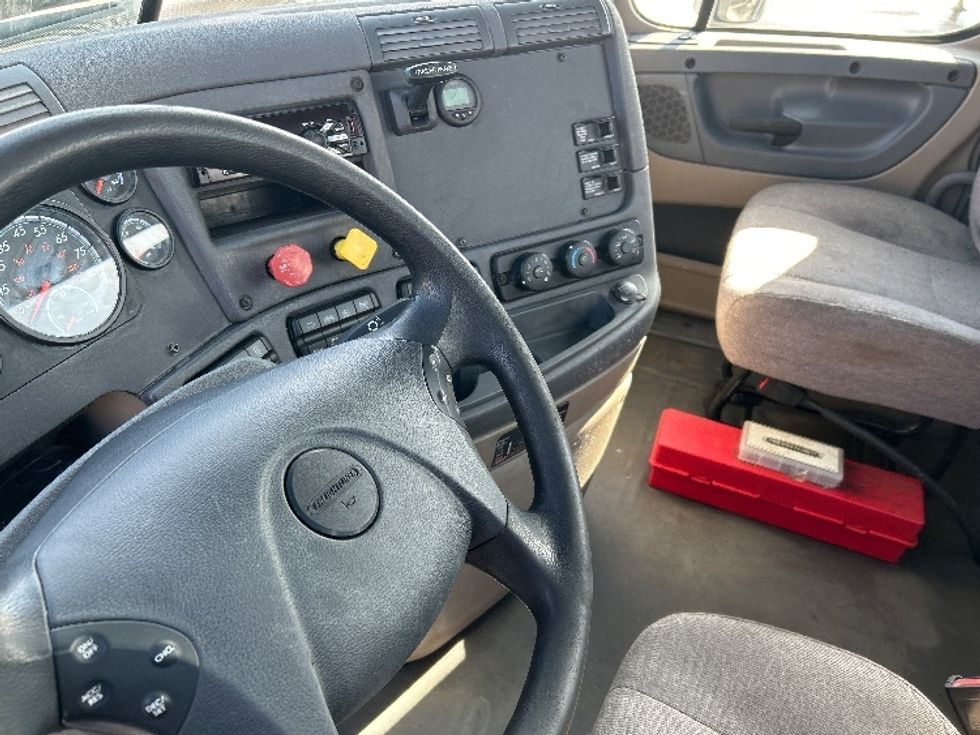 Day Cab Tractor-Heavy Duty Tractors-Freightliner-2019-Cascadia 12564ST-Goshen-IN-265,523\n\t\tmiles-$ 42,750 - Image 10