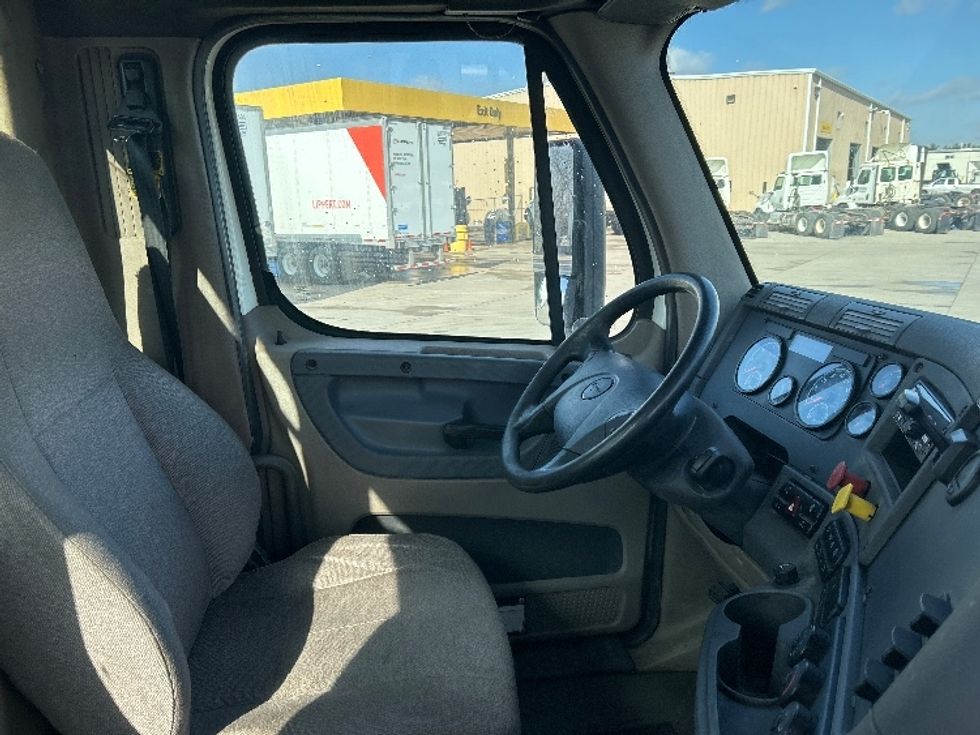 Day Cab Tractor-Heavy Duty Tractors-Freightliner-2019-Cascadia 12564ST-Goshen-IN-265,523\n\t\tmiles-$ 42,750 - Image 14