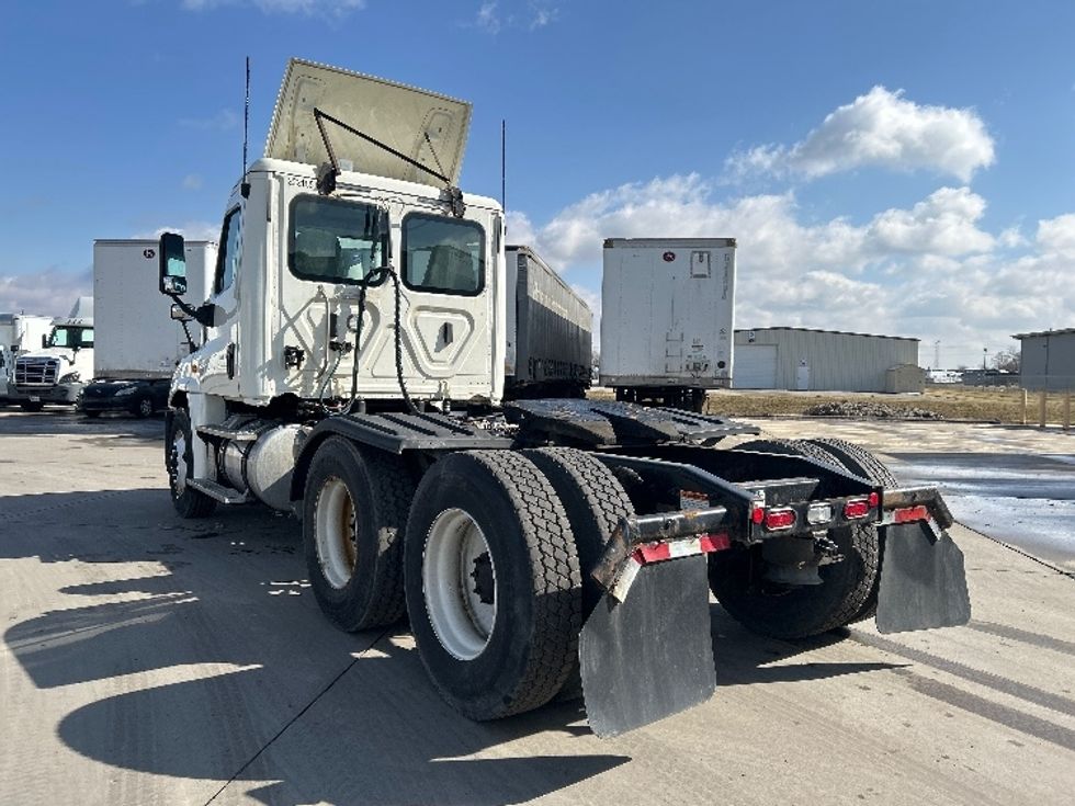 Day Cab Tractor-Heavy Duty Tractors-Freightliner-2019-Cascadia 12564ST-Goshen-IN-265,523\n\t\tmiles-$ 42,750 - Image 5