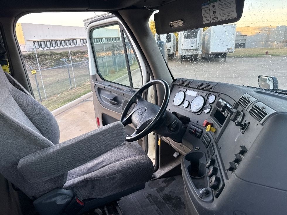 Day Cab Tractor-Heavy Duty Tractors-Freightliner-2019-Cascadia 12564ST-Grand Prairie-TX-229,983\n\t\tmiles-$ 51,750 - Image 14