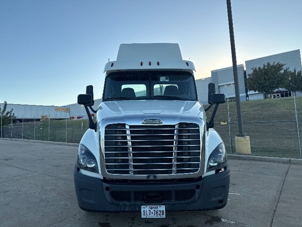 Day Cab Tractor-Heavy Duty Tractors-Freightliner-2019-Cascadia 12564ST-Grand Prairie-TX-229,983\n\t\tmiles-$ 51,750 - Image 2