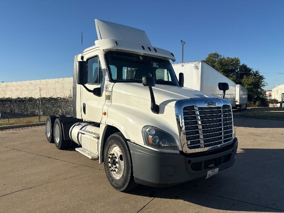 Day Cab Tractor-Heavy Duty Tractors-Freightliner-2019-Cascadia 12564ST-Grand Prairie-TX-301,187\n\t\tmiles-$ 47,000 - Image 1