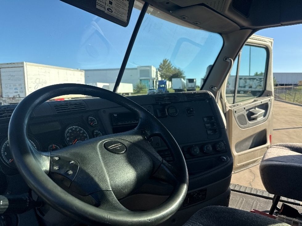 Day Cab Tractor-Heavy Duty Tractors-Freightliner-2019-Cascadia 12564ST-Grand Prairie-TX-301,187\n\t\tmiles-$ 47,000 - Image 10