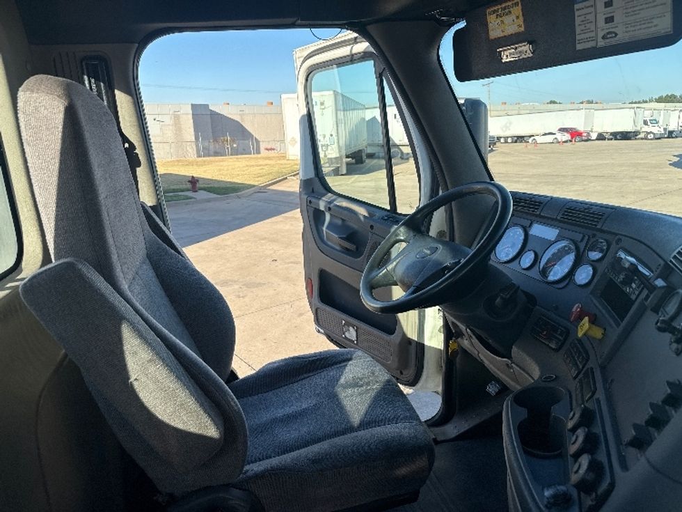 Day Cab Tractor-Heavy Duty Tractors-Freightliner-2019-Cascadia 12564ST-Grand Prairie-TX-301,187\n\t\tmiles-$ 47,000 - Image 14