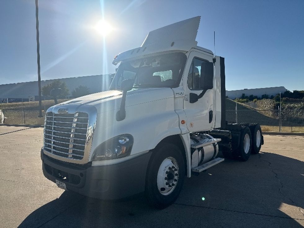 Day Cab Tractor-Heavy Duty Tractors-Freightliner-2019-Cascadia 12564ST-Grand Prairie-TX-301,187\n\t\tmiles-$ 47,000 - Image 3