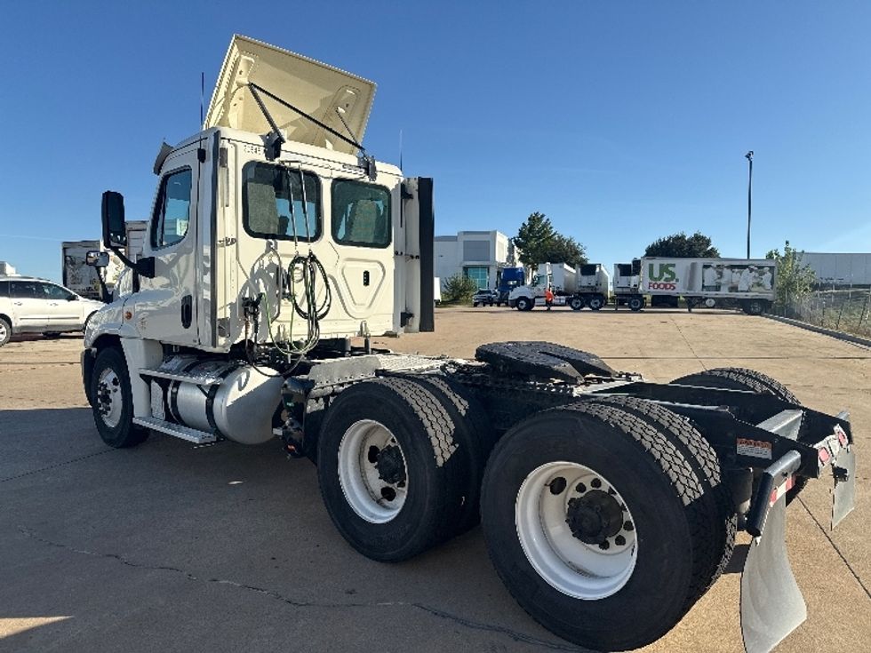 Day Cab Tractor-Heavy Duty Tractors-Freightliner-2019-Cascadia 12564ST-Grand Prairie-TX-301,187\n\t\tmiles-$ 47,000 - Image 5