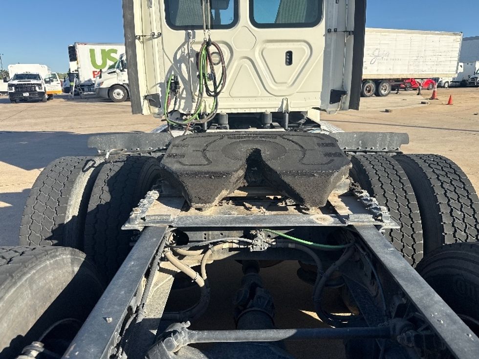 Day Cab Tractor-Heavy Duty Tractors-Freightliner-2019-Cascadia 12564ST-Grand Prairie-TX-301,187\n\t\tmiles-$ 47,000 - Image 6