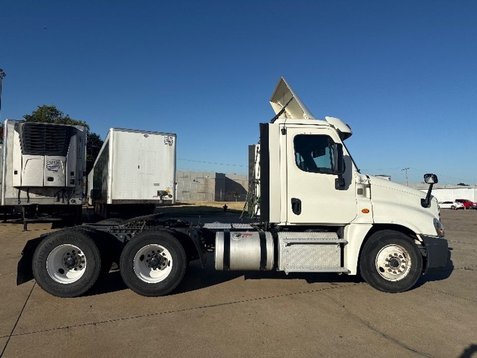Day Cab Tractor-Heavy Duty Tractors-Freightliner-2019-Cascadia 12564ST-Grand Prairie-TX-301,187\n\t\tmiles-$ 47,000 - Image 8