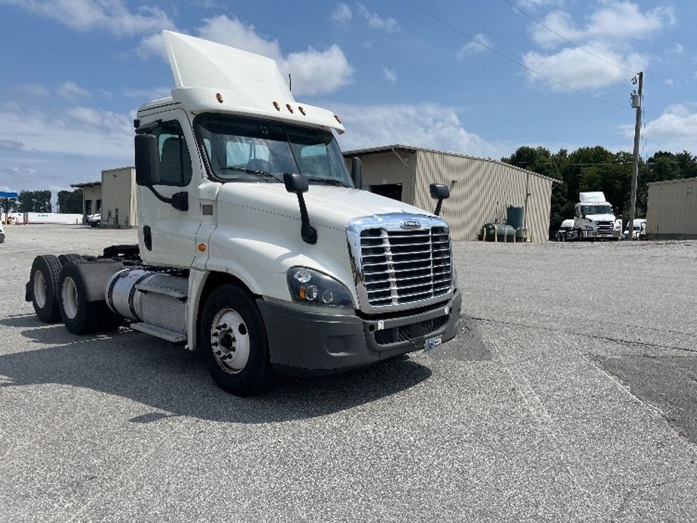 Day Cab Tractor-Heavy Duty Tractors-Freightliner-2019-Cascadia 12564ST-Greensboro-NC-485,015\n\t\tmiles-$ 36,000 - Image 1