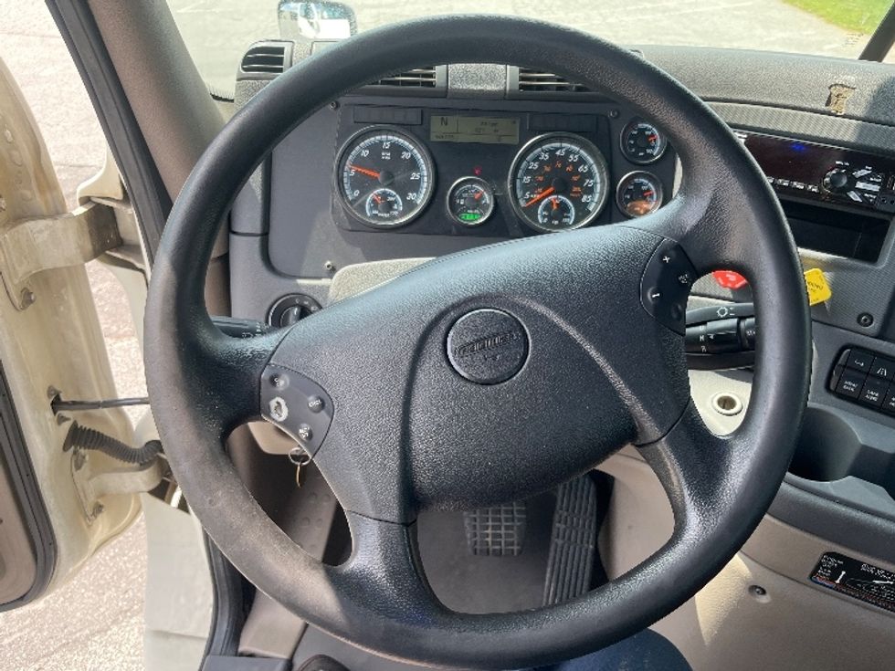 Day Cab Tractor-Heavy Duty Tractors-Freightliner-2019-Cascadia 12564ST-Greensboro-NC-485,015\n\t\tmiles-$ 36,000 - Image 11