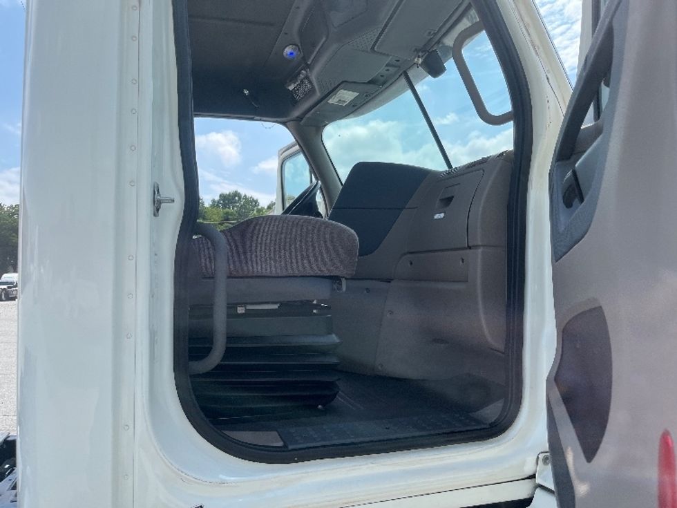 Day Cab Tractor-Heavy Duty Tractors-Freightliner-2019-Cascadia 12564ST-Greensboro-NC-485,015\n\t\tmiles-$ 36,000 - Image 12