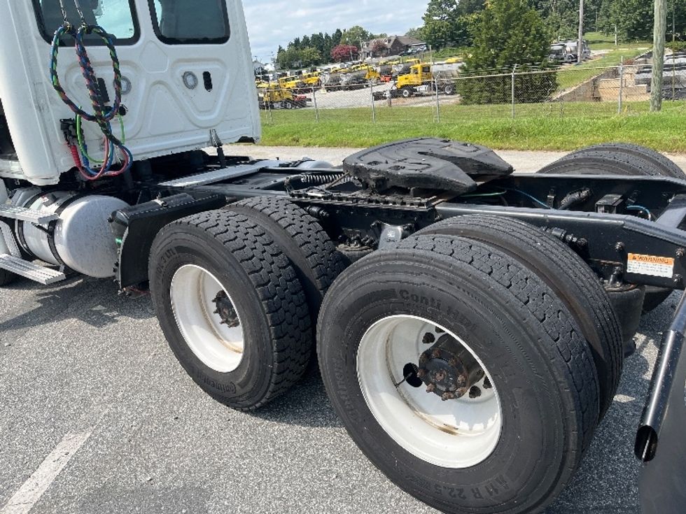 Day Cab Tractor-Heavy Duty Tractors-Freightliner-2019-Cascadia 12564ST-Greensboro-NC-485,015\n\t\tmiles-$ 36,000 - Image 16