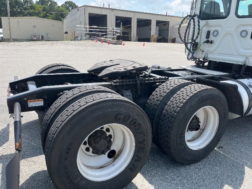 Day Cab Tractor-Heavy Duty Tractors-Freightliner-2019-Cascadia 12564ST-Greensboro-NC-485,015\n\t\tmiles-$ 36,000 - Image 17