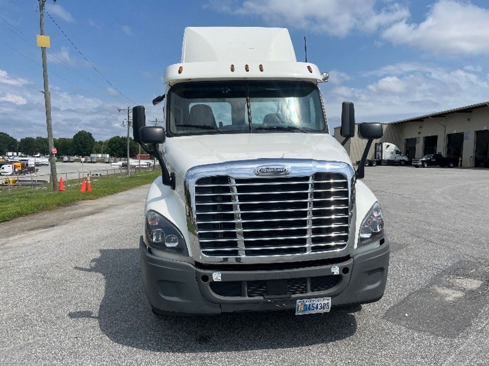 Day Cab Tractor-Heavy Duty Tractors-Freightliner-2019-Cascadia 12564ST-Greensboro-NC-485,015\n\t\tmiles-$ 36,000 - Image 2