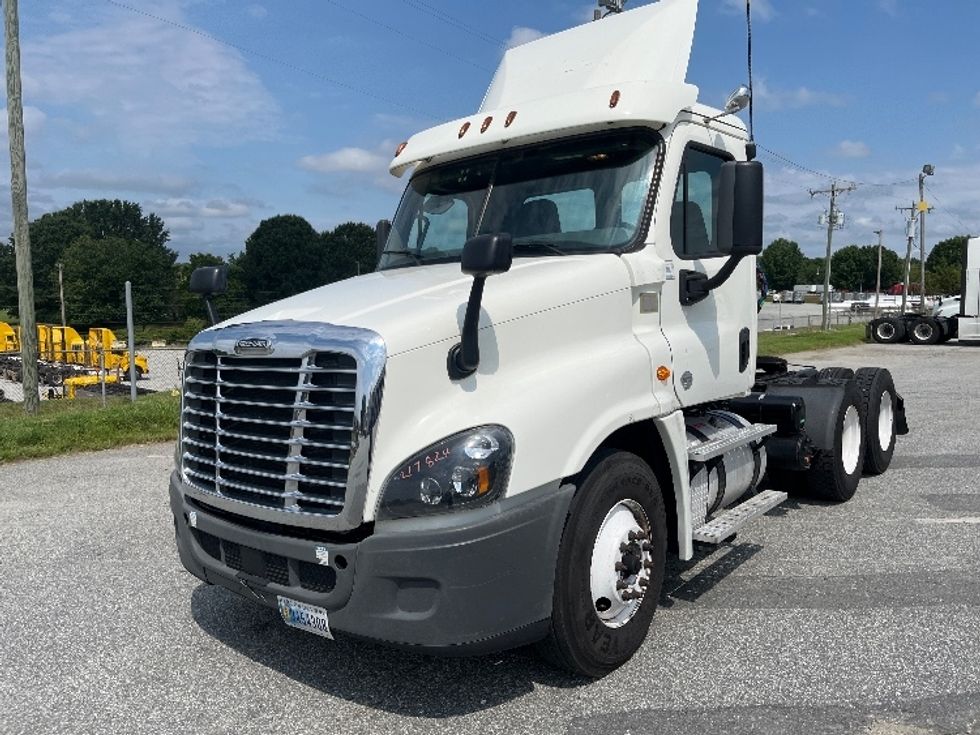 Day Cab Tractor-Heavy Duty Tractors-Freightliner-2019-Cascadia 12564ST-Greensboro-NC-485,015\n\t\tmiles-$ 36,000 - Image 3