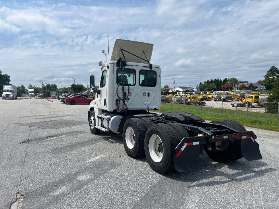 Day Cab Tractor-Heavy Duty Tractors-Freightliner-2019-Cascadia 12564ST-Greensboro-NC-485,015\n\t\tmiles-$ 36,000 - Image 5