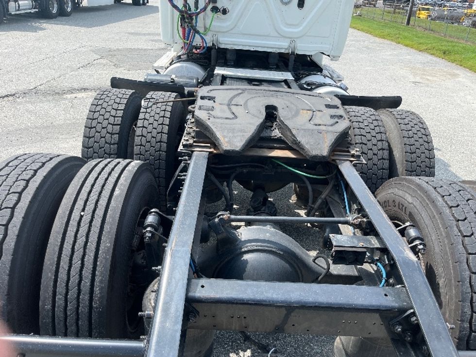 Day Cab Tractor-Heavy Duty Tractors-Freightliner-2019-Cascadia 12564ST-Greensboro-NC-485,015\n\t\tmiles-$ 36,000 - Image 6