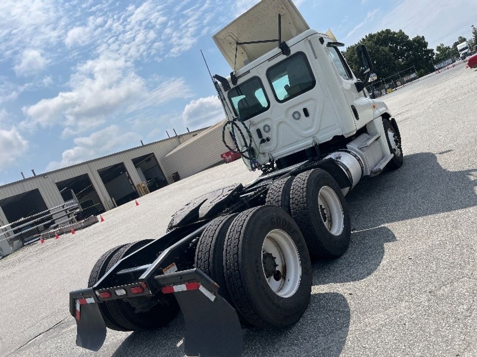 Day Cab Tractor-Heavy Duty Tractors-Freightliner-2019-Cascadia 12564ST-Greensboro-NC-485,015\n\t\tmiles-$ 36,000 - Image 7