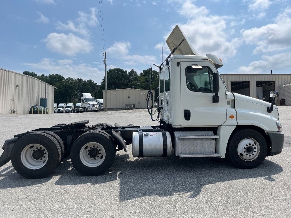 Day Cab Tractor-Heavy Duty Tractors-Freightliner-2019-Cascadia 12564ST-Greensboro-NC-485,015\n\t\tmiles-$ 36,000 - Image 8