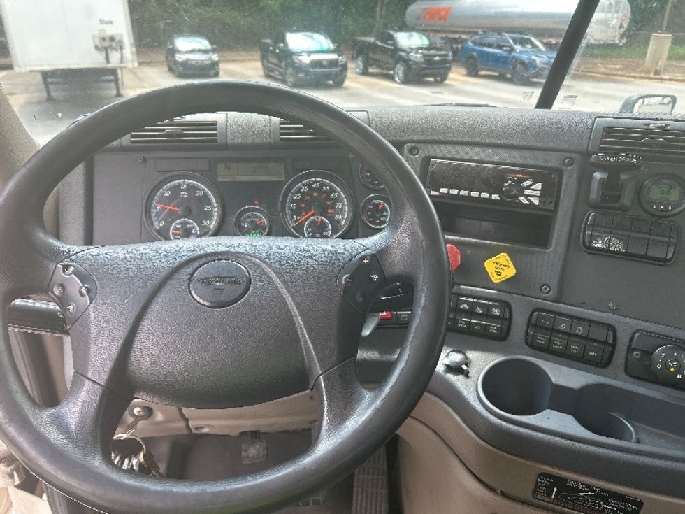 Day Cab Tractor-Heavy Duty Tractors-Freightliner-2019-Cascadia 12564ST-Greensboro-NC-508,051\n\t\tmiles-$ 37,500 - Image 11