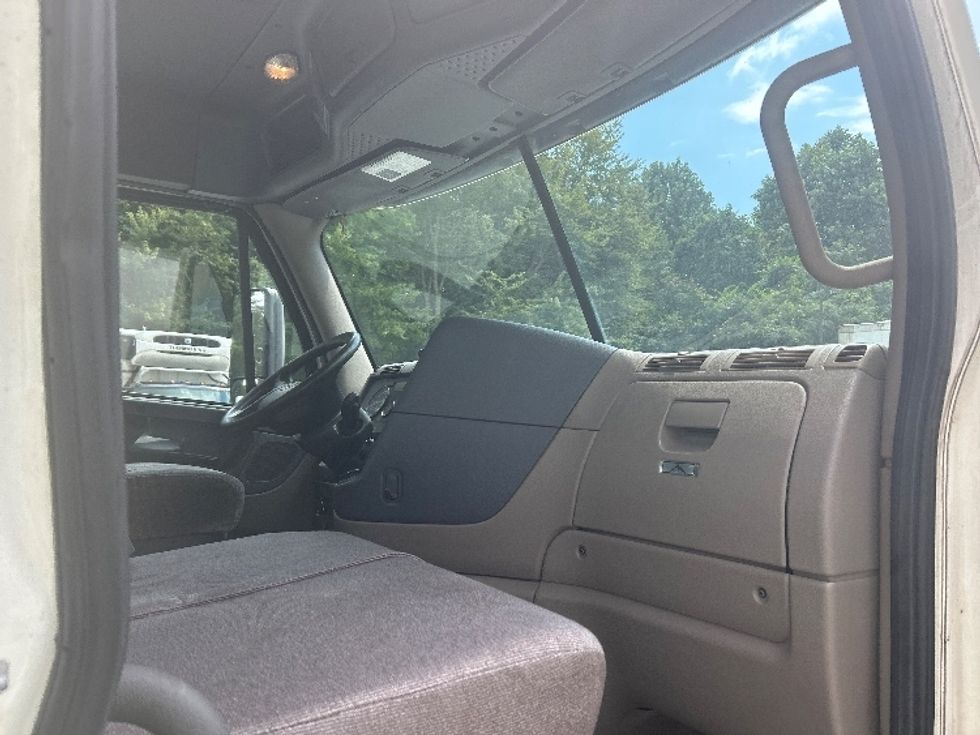 Day Cab Tractor-Heavy Duty Tractors-Freightliner-2019-Cascadia 12564ST-Greensboro-NC-508,051\n\t\tmiles-$ 37,500 - Image 12