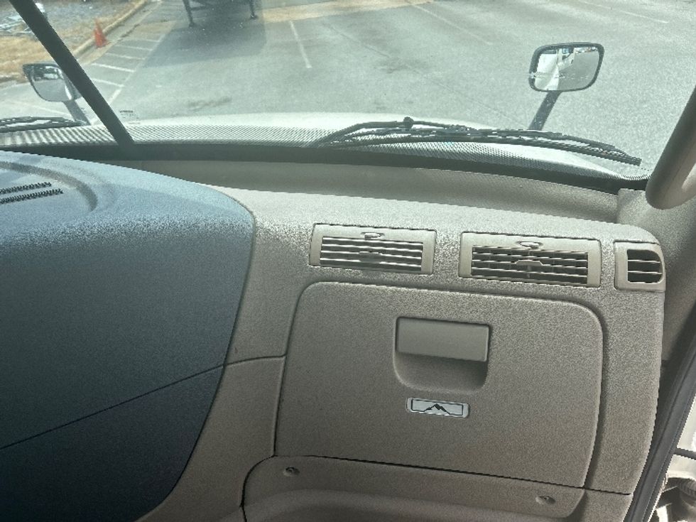 Day Cab Tractor-Heavy Duty Tractors-Freightliner-2019-Cascadia 12564ST-Greensboro-NC-508,051\n\t\tmiles-$ 37,500 - Image 13