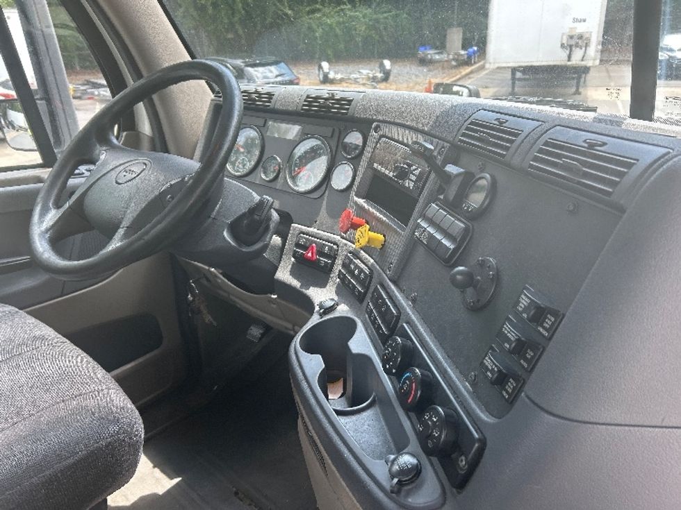 Day Cab Tractor-Heavy Duty Tractors-Freightliner-2019-Cascadia 12564ST-Greensboro-NC-508,051\n\t\tmiles-$ 37,500 - Image 14