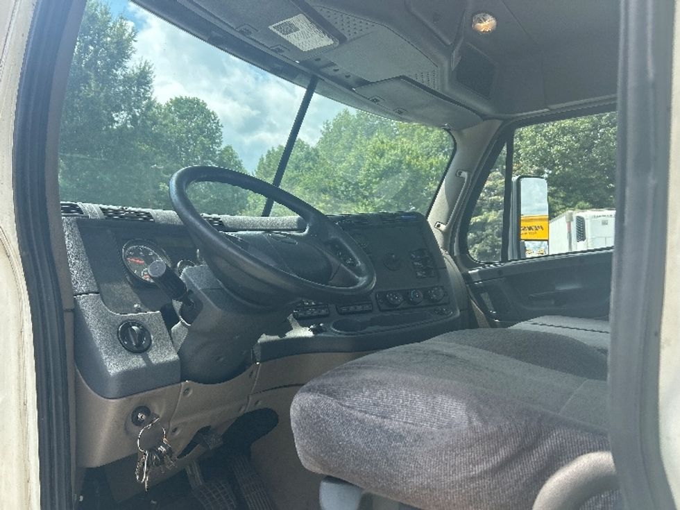 Day Cab Tractor-Heavy Duty Tractors-Freightliner-2019-Cascadia 12564ST-Greensboro-NC-508,051\n\t\tmiles-$ 37,500 - Image 9