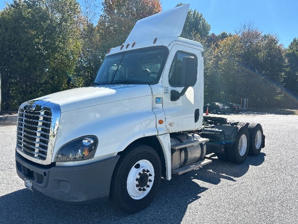 Day Cab Tractor-Heavy Duty Tractors-Freightliner-2019-Cascadia 12564ST-Greensboro-NC-580,852\n\t\tmiles-$ 26,500 - Image 1