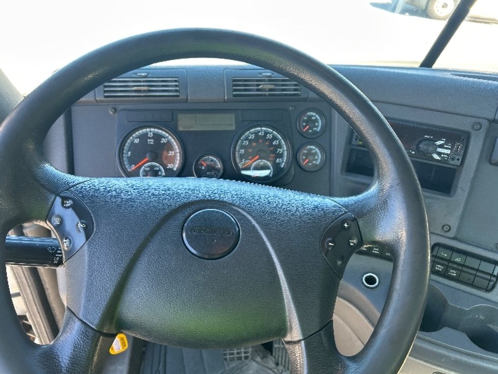Day Cab Tractor-Heavy Duty Tractors-Freightliner-2019-Cascadia 12564ST-Greensboro-NC-580,852\n\t\tmiles-$ 26,500 - Image 11