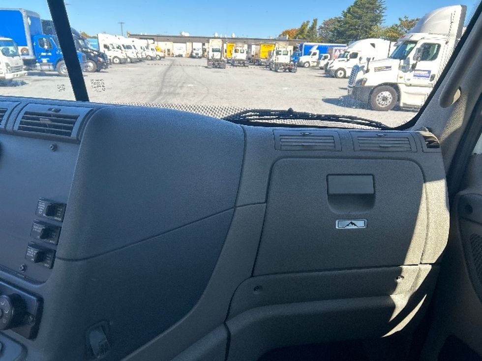 Day Cab Tractor-Heavy Duty Tractors-Freightliner-2019-Cascadia 12564ST-Greensboro-NC-580,852\n\t\tmiles-$ 26,500 - Image 12