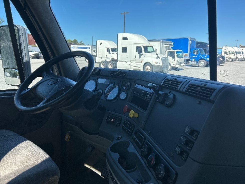 Day Cab Tractor-Heavy Duty Tractors-Freightliner-2019-Cascadia 12564ST-Greensboro-NC-580,852\n\t\tmiles-$ 26,500 - Image 13