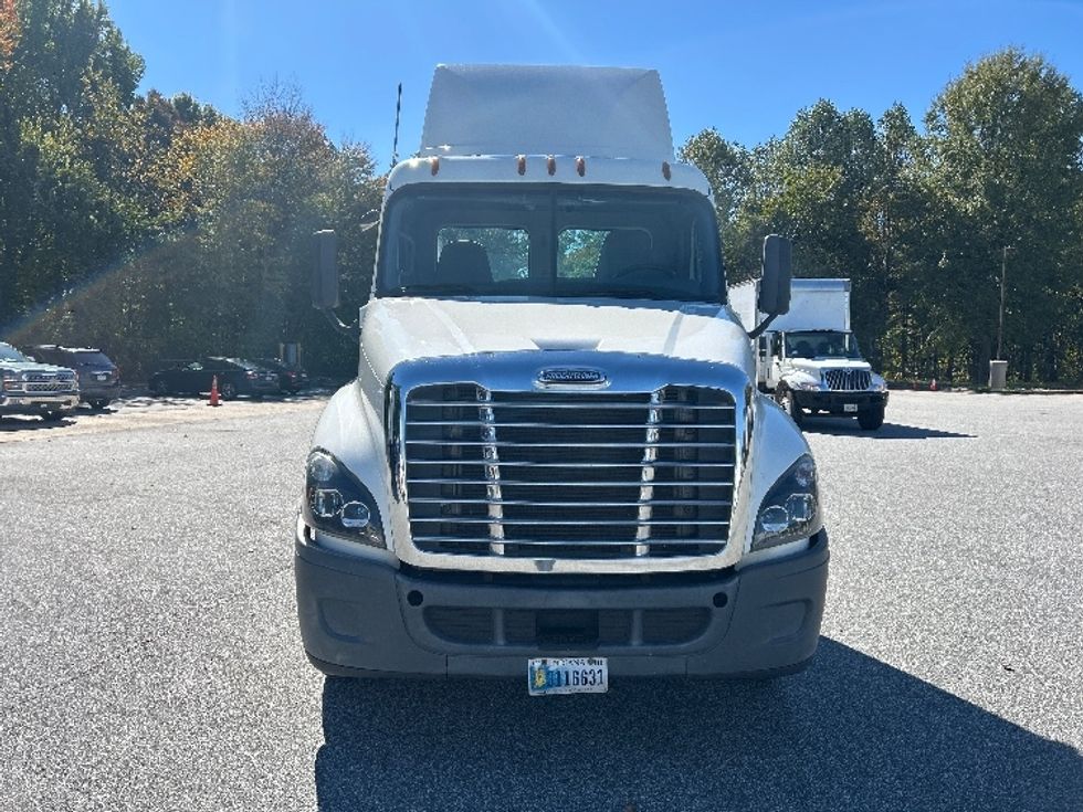 Day Cab Tractor-Heavy Duty Tractors-Freightliner-2019-Cascadia 12564ST-Greensboro-NC-580,852\n\t\tmiles-$ 26,500 - Image 2
