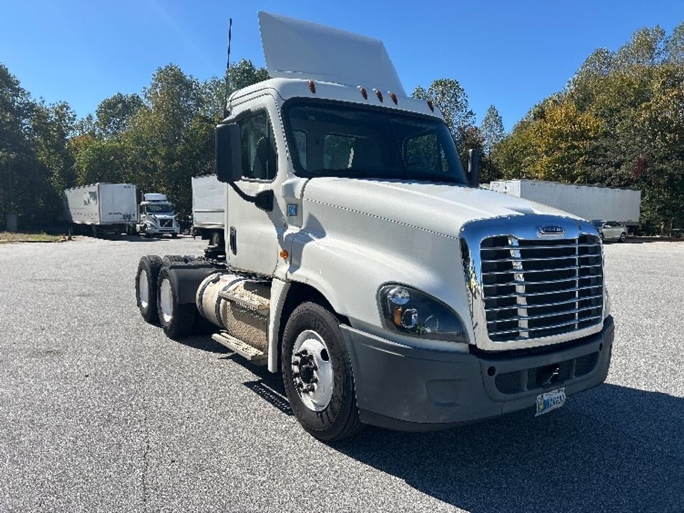 Day Cab Tractor-Heavy Duty Tractors-Freightliner-2019-Cascadia 12564ST-Greensboro-NC-580,852\n\t\tmiles-$ 26,500 - Image 3