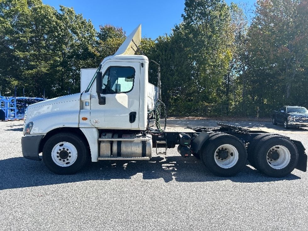 Day Cab Tractor-Heavy Duty Tractors-Freightliner-2019-Cascadia 12564ST-Greensboro-NC-580,852\n\t\tmiles-$ 26,500 - Image 4