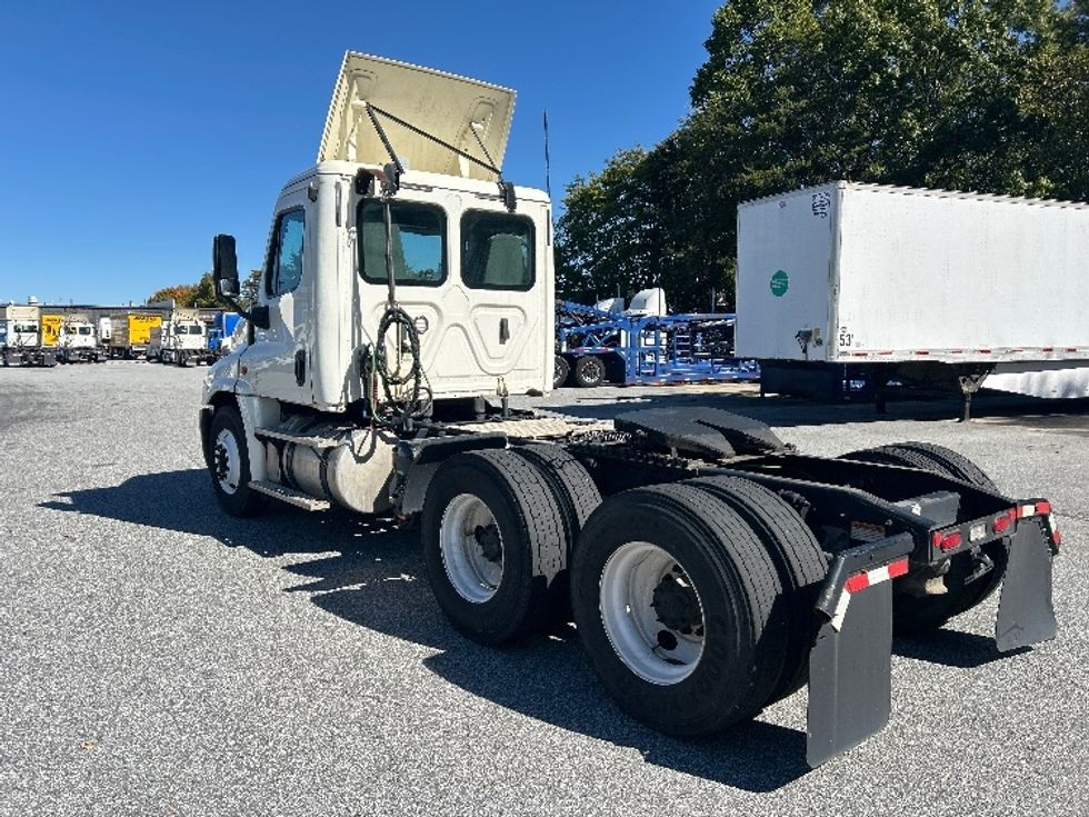 Day Cab Tractor-Heavy Duty Tractors-Freightliner-2019-Cascadia 12564ST-Greensboro-NC-580,852\n\t\tmiles-$ 26,500 - Image 5