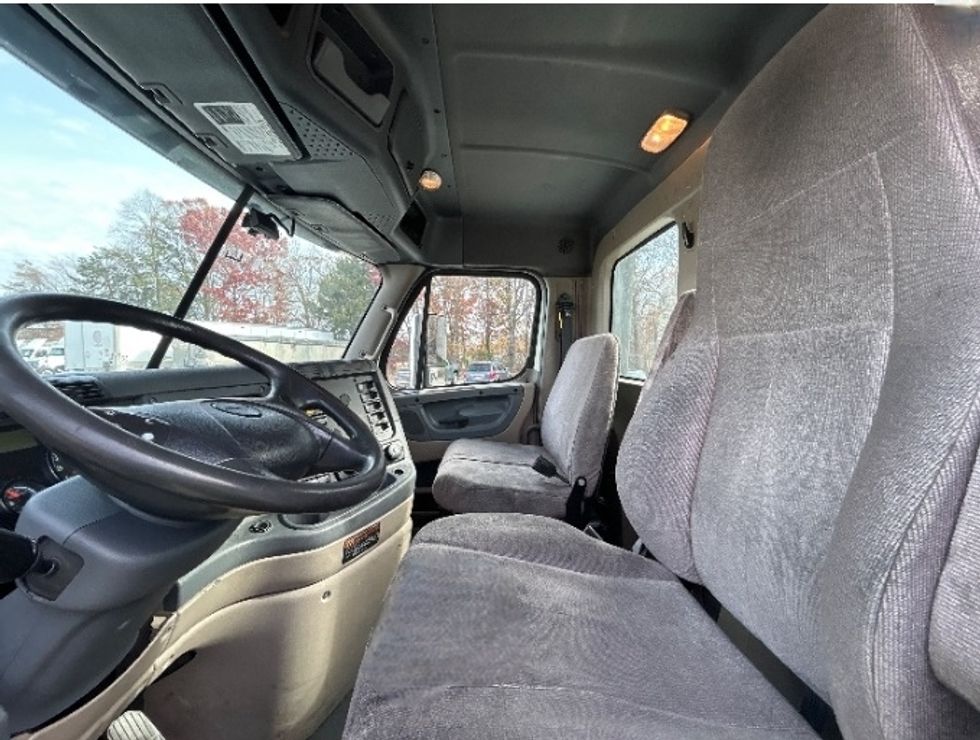 Day Cab Tractor-Heavy Duty Tractors-Freightliner-2019-Cascadia 12564ST-Greensboro-NC-785,676\n\t\tmiles-$ 24,250 - Image 10