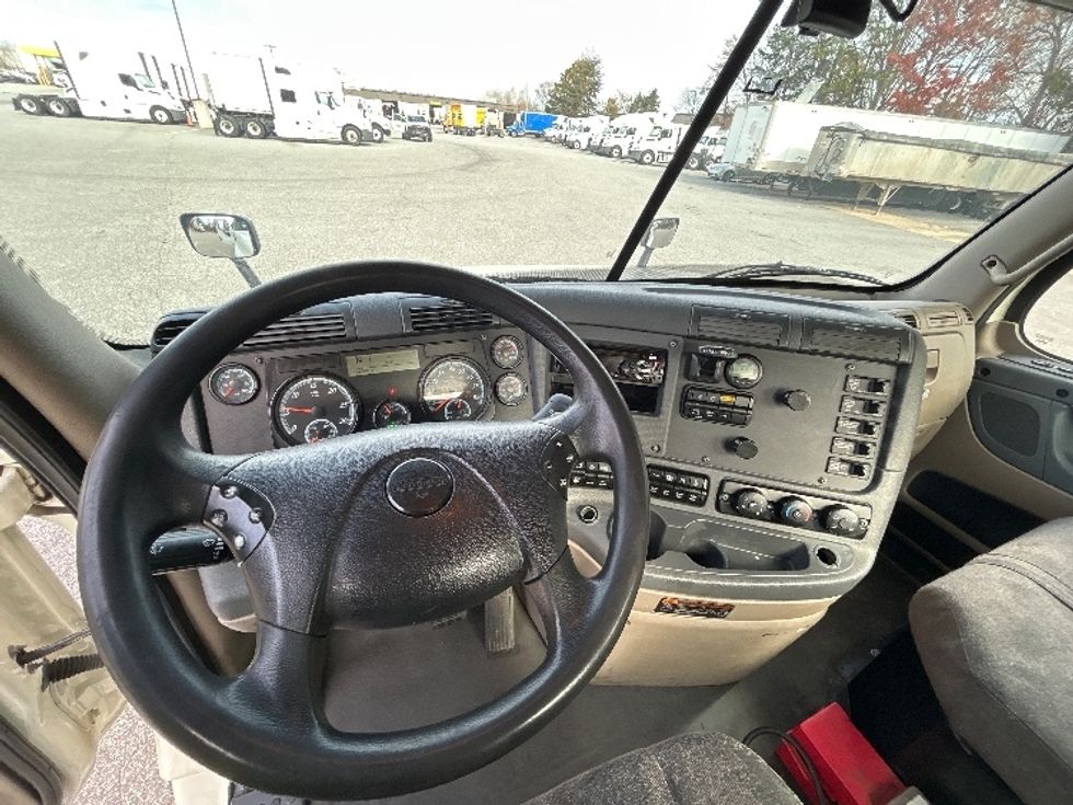 Day Cab Tractor-Heavy Duty Tractors-Freightliner-2019-Cascadia 12564ST-Greensboro-NC-785,676\n\t\tmiles-$ 24,250 - Image 11