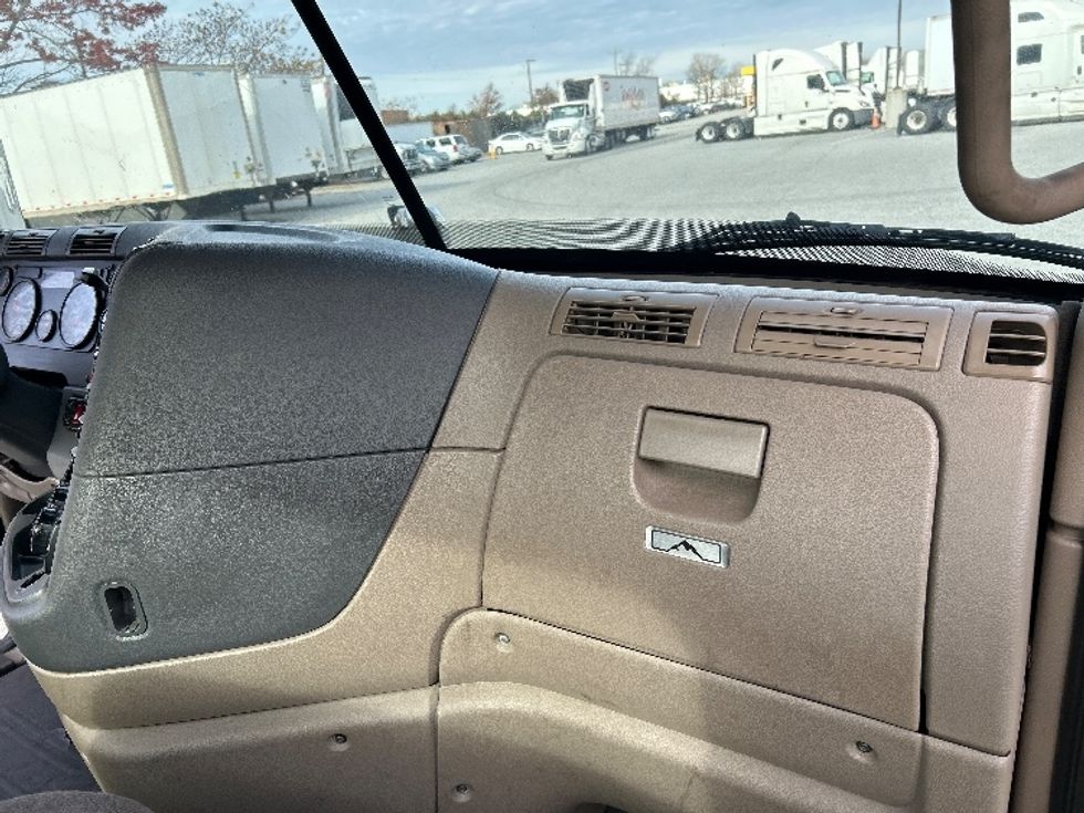 Day Cab Tractor-Heavy Duty Tractors-Freightliner-2019-Cascadia 12564ST-Greensboro-NC-785,676\n\t\tmiles-$ 24,250 - Image 13