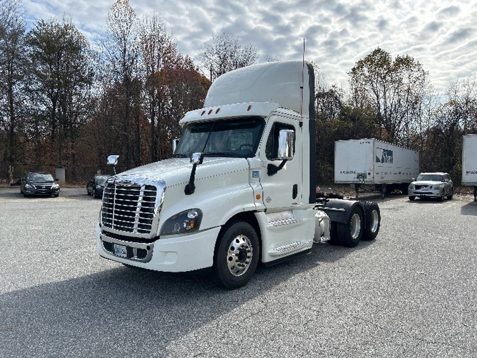 Day Cab Tractor-Heavy Duty Tractors-Freightliner-2019-Cascadia 12564ST-Greensboro-NC-785,676\n\t\tmiles-$ 24,250 - Image 3